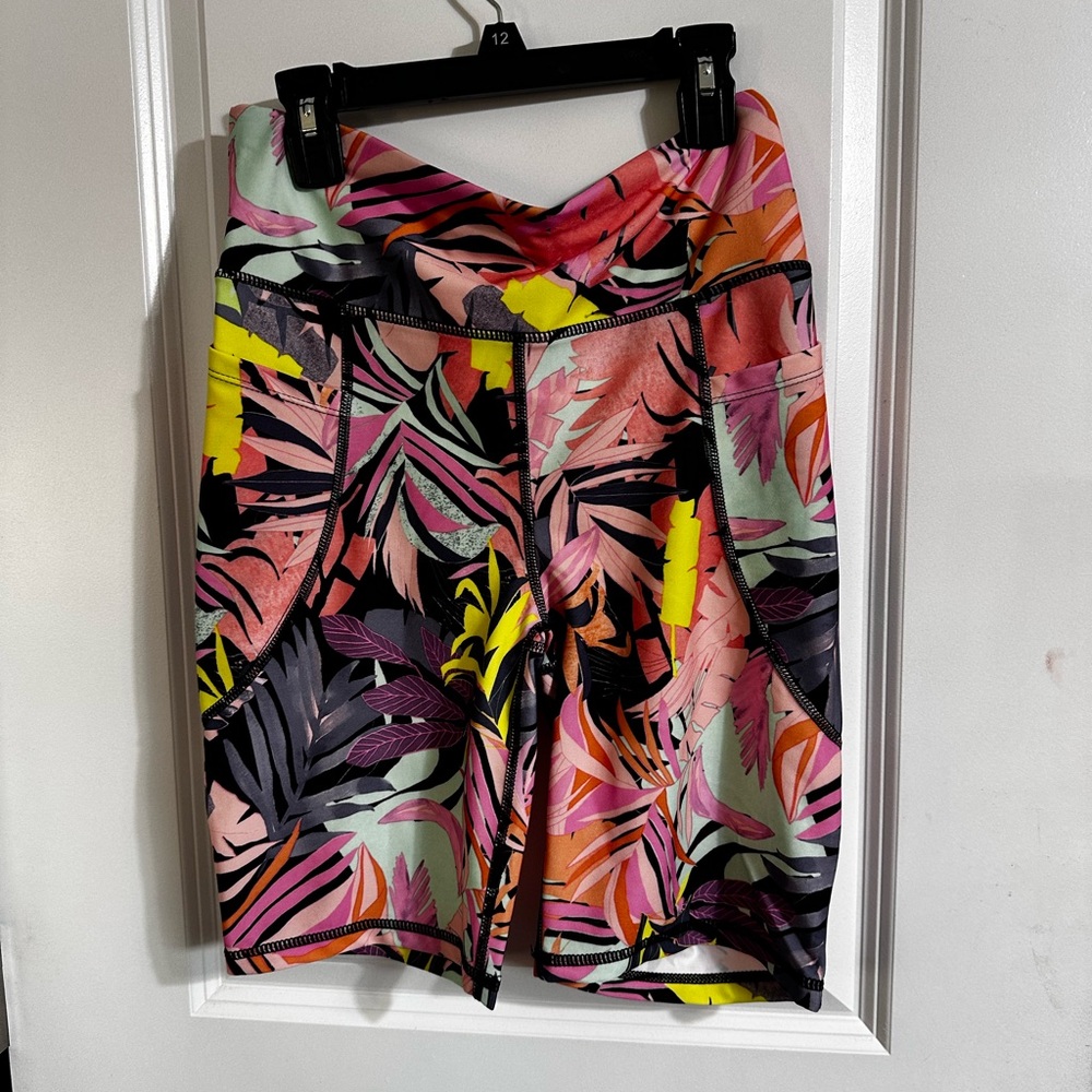 Bebe Sport Tropical Print Biker Shorts – Size M